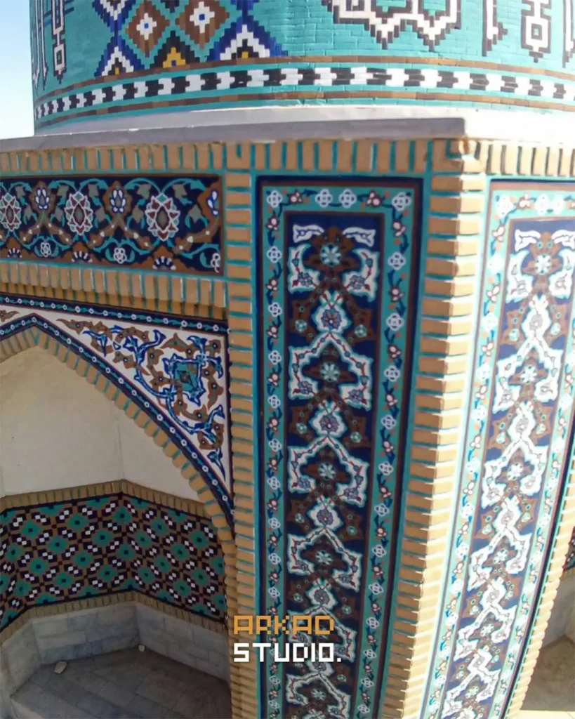 ورودی و جزئیات کاشی‌کاری ماکت آرامگاه عطار نیشابوری - ماکت‌سازی آرکاد