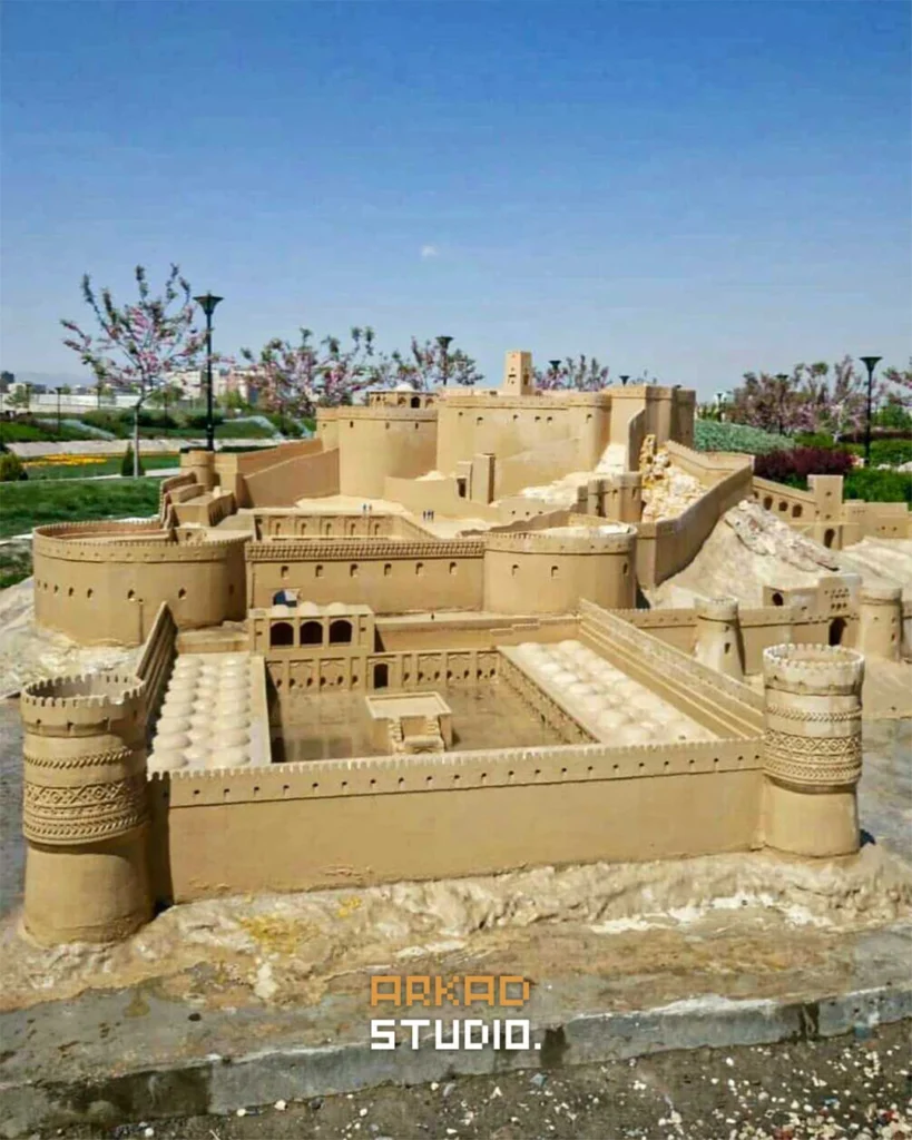 نمای کلی ماکت ارگ بم در باغ موزه مینیاتوری مشهد با جزئیات دقیق - استودیو ماکت‌سازی آرکادر